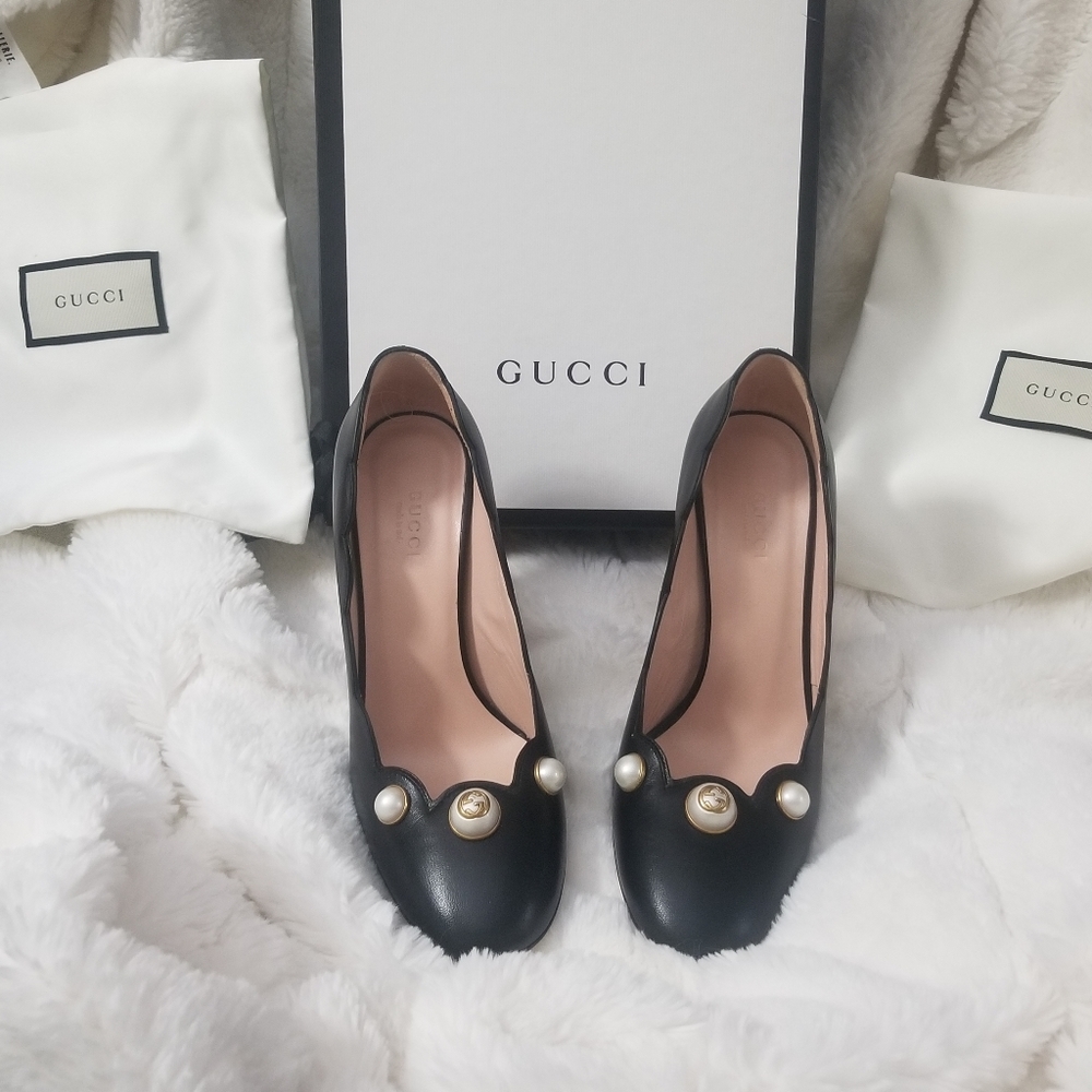 Beautiful Pearl Gucci heels. Only worn a few times. Classy, clean and like NEW